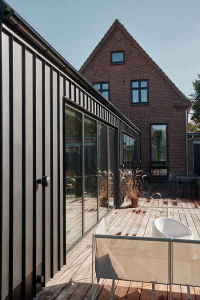 Steel profile solution for home in an excellent location, 