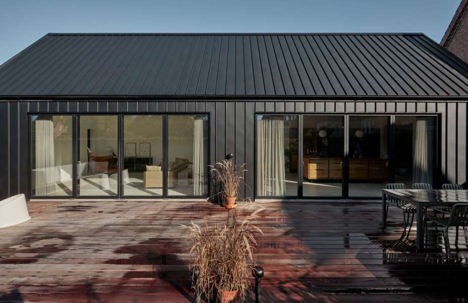 Steel profile solution for home in an excellent location, 