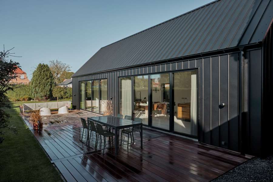 Steel profile solution for home in an excellent location, 